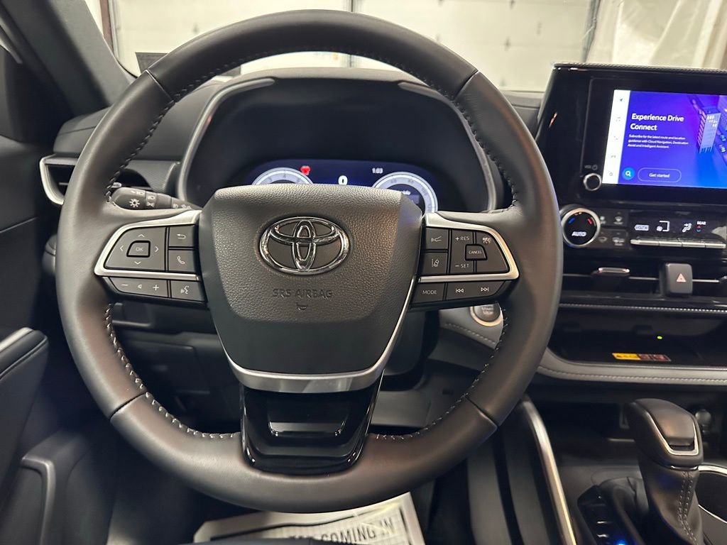 Used 2025 Toyota Highlander XSE image 18