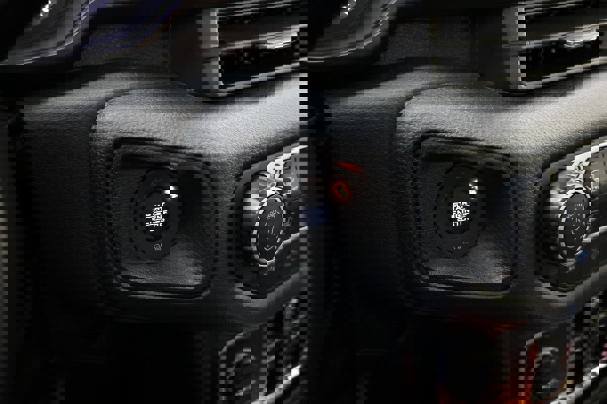 Used 2024 Jeep Wrangler Unlimited w/ Convenience Group image 17