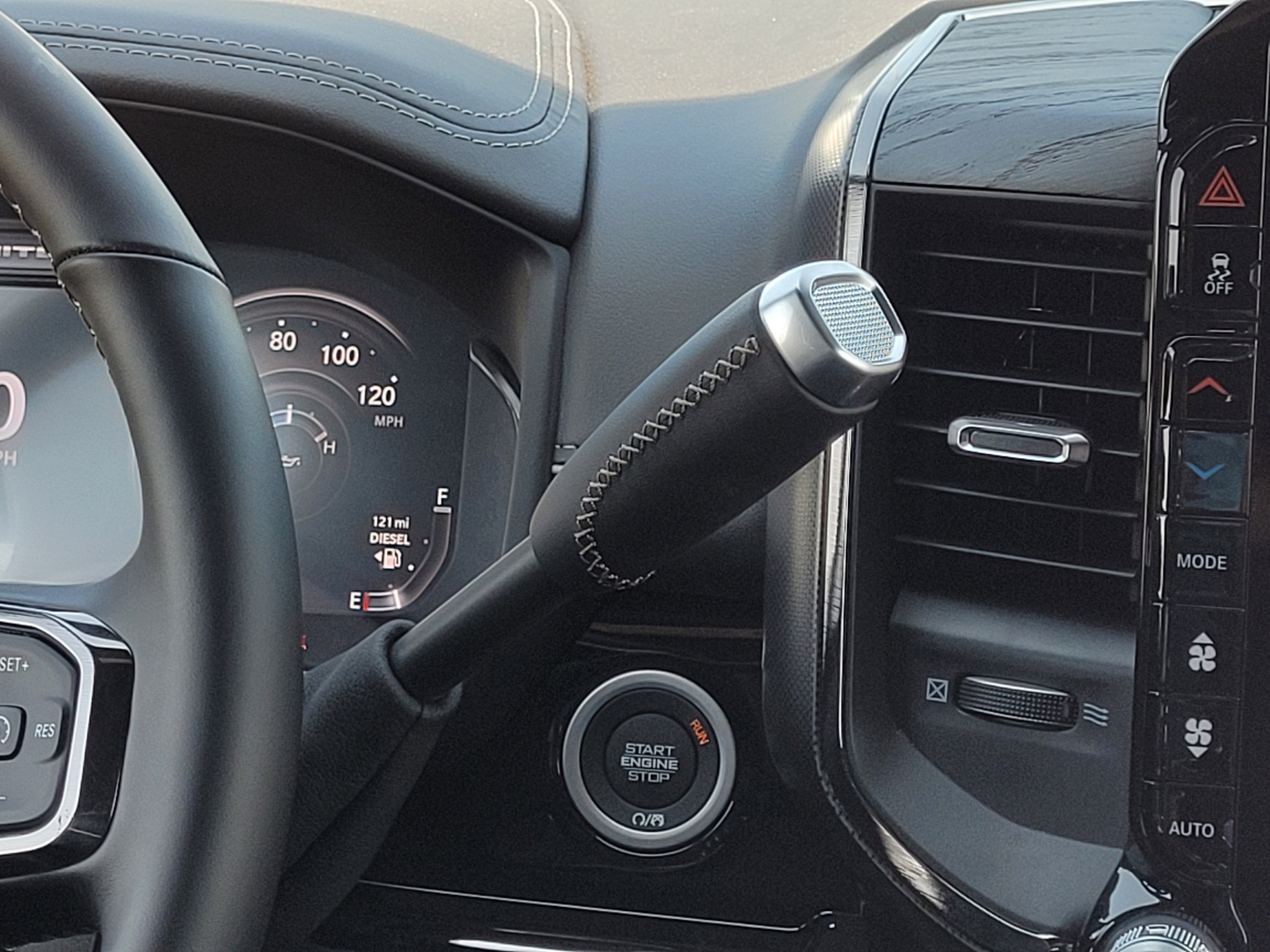 New 2025 RAM 3500 Limited AWD/4WD image 17