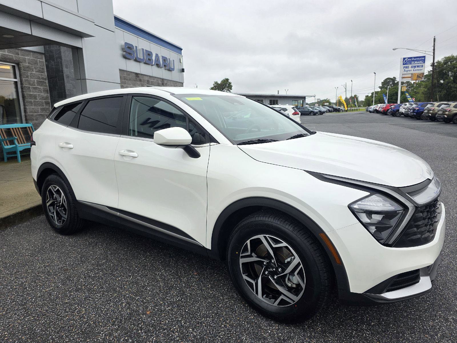 Used 2023 Kia Sportage LX image 3