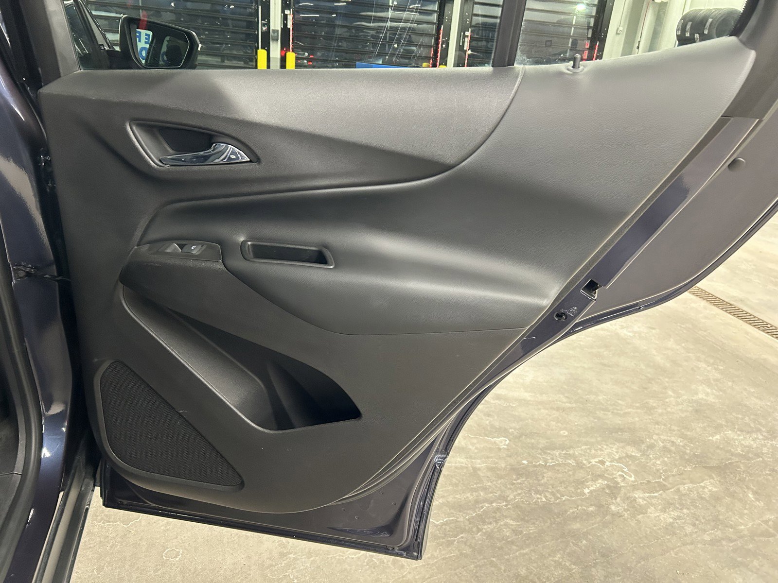 Used 2018 Chevrolet Equinox LT w/ Sun & Infotainment Package image 15