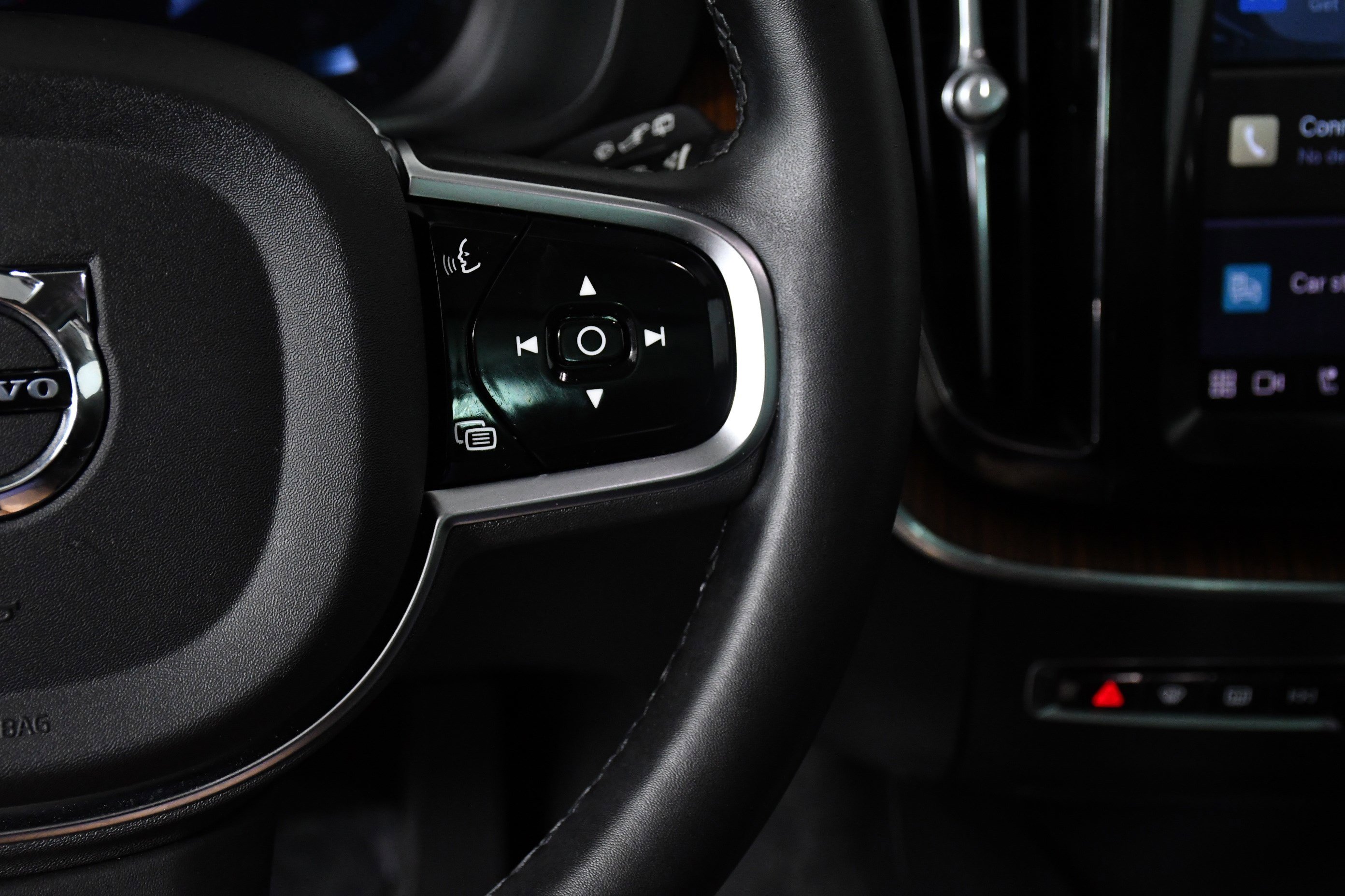 Used 2024 Volvo XC60 B5 Plus image 13