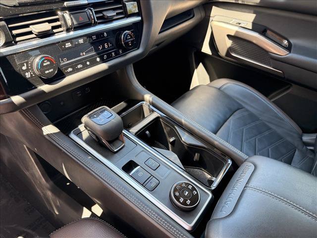 Used 2022 Nissan Pathfinder Platinum w/ Cargo Package AWD/4WD image 21