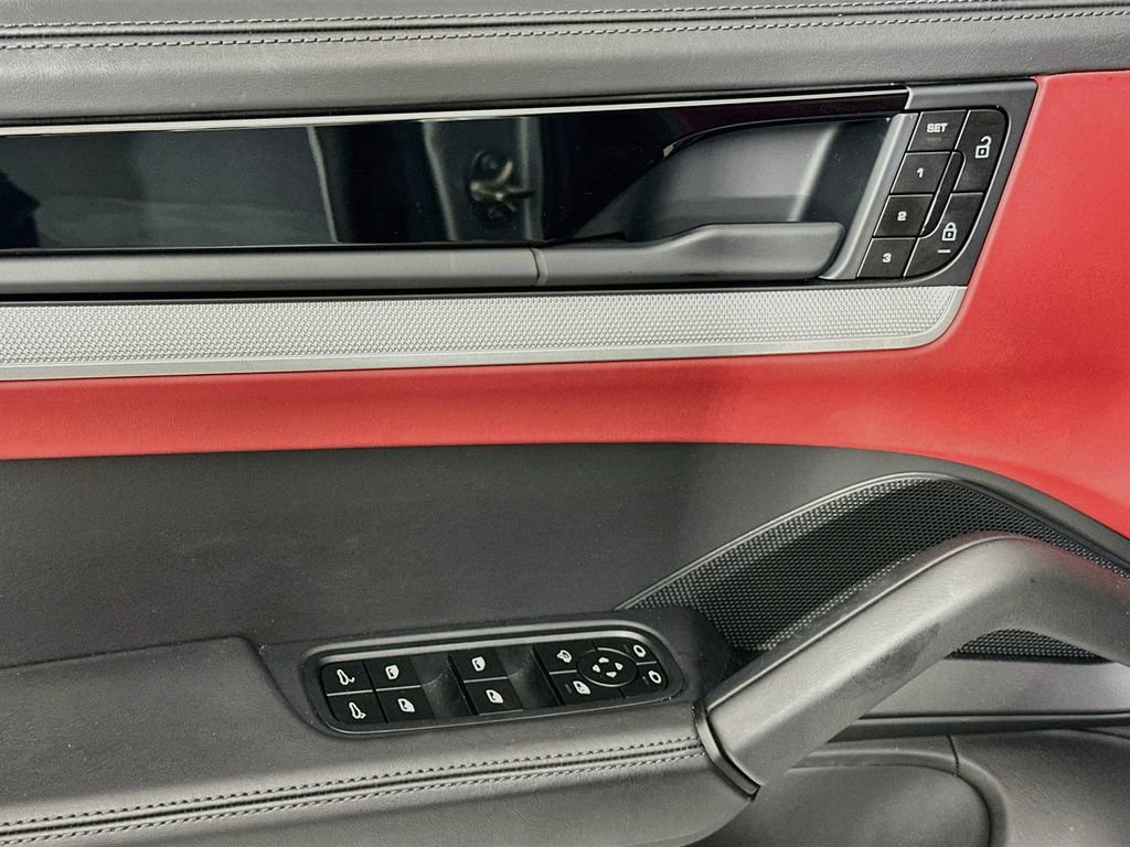 Certified 2024 Porsche Cayenne AWD/4WD image 20