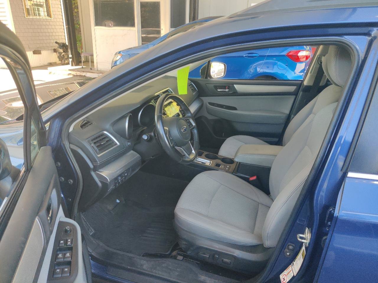 Used 2019 Subaru Outback 2.5i Premium w/ Popular Package #2 AWD/4WD image 12