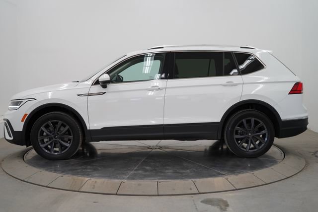 Used 2022 Volkswagen Tiguan SE w/ Panoramic Sunroof Package image 4