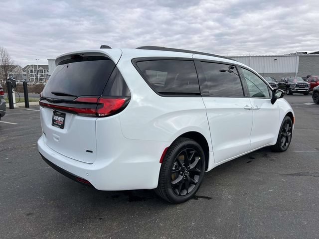 New 2026 Chrysler Pacifica Select w/ S Appearance Package AWD/4WD image 8