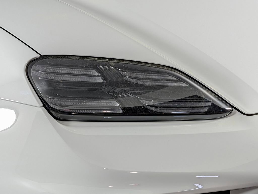 New 2026 Porsche Macan 4 Electric image 15