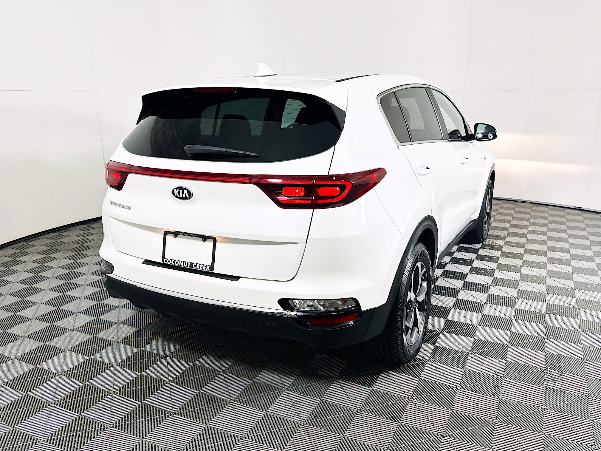 Used 2021 Kia Sportage LX AWD/4WD image 3