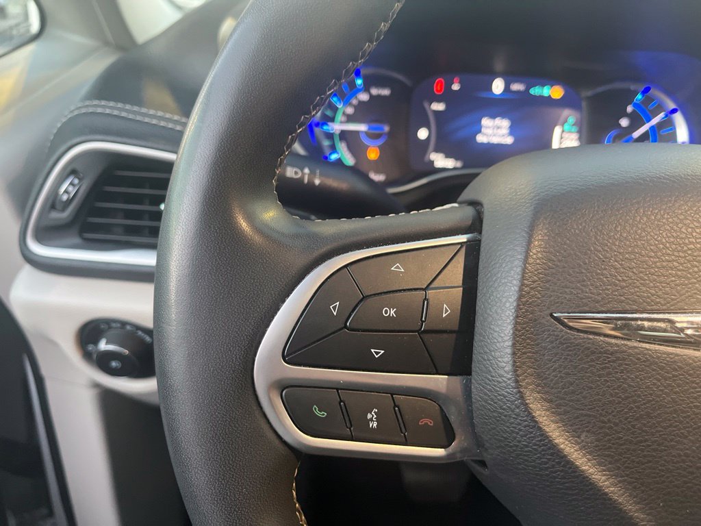 Used 2023 Chrysler Pacifica Touring-L FWD image 19