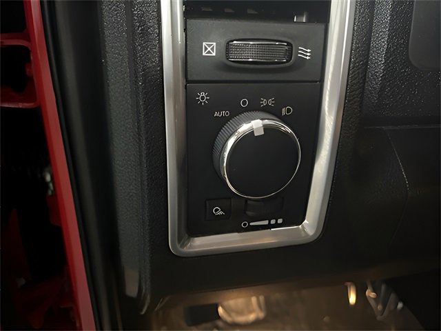 Used 2021 RAM 1500 Classic SLT image 32