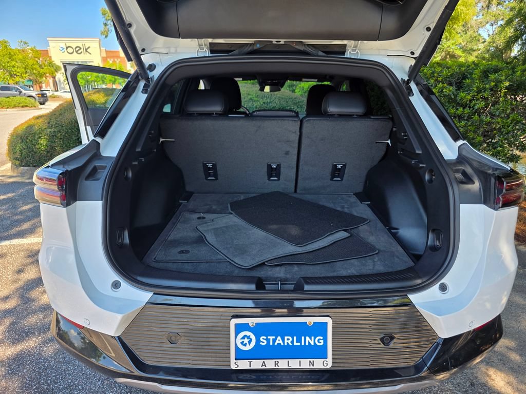 Certified 2024 Chevrolet Equinox EV LT FWD image 32