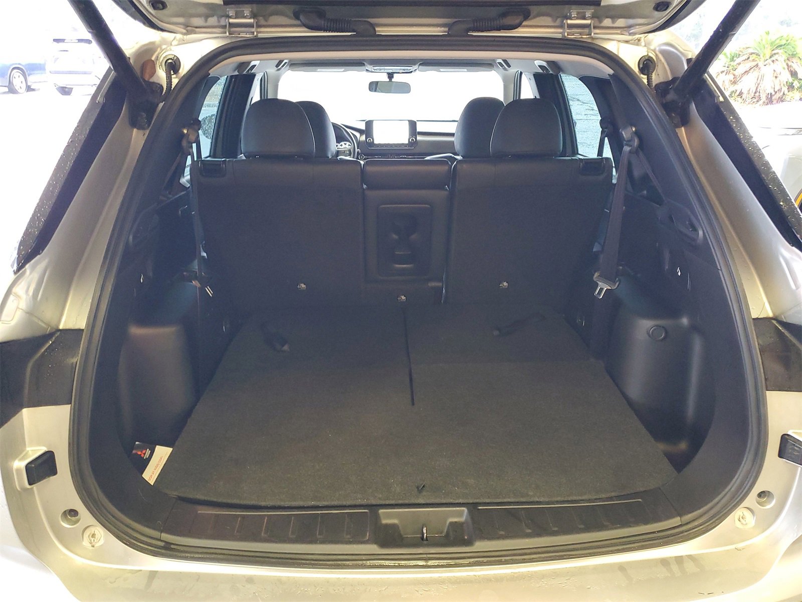 Used 2023 Mitsubishi Outlander SE image 29