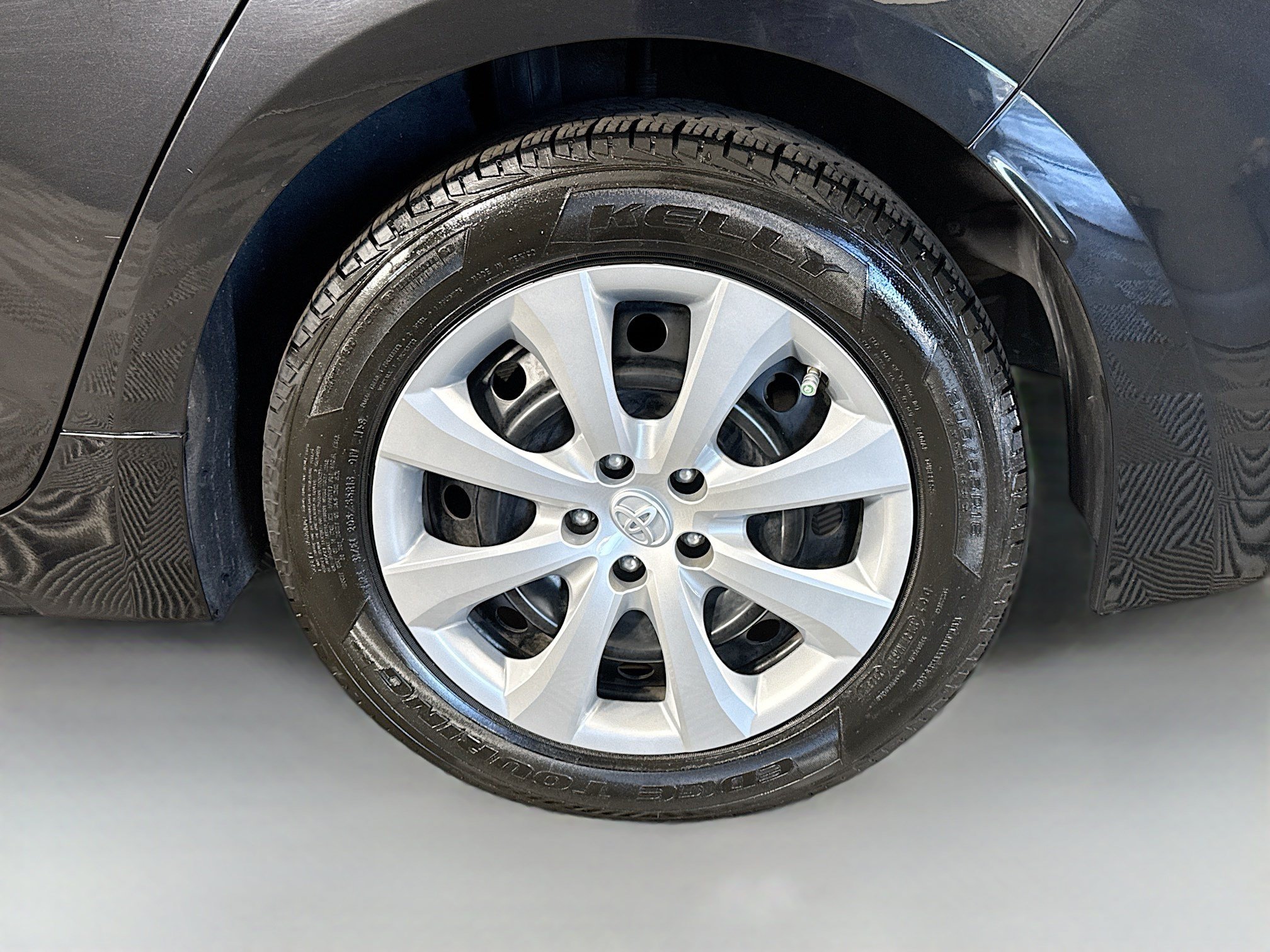 Used 2022 Toyota Corolla LE FWD image 36