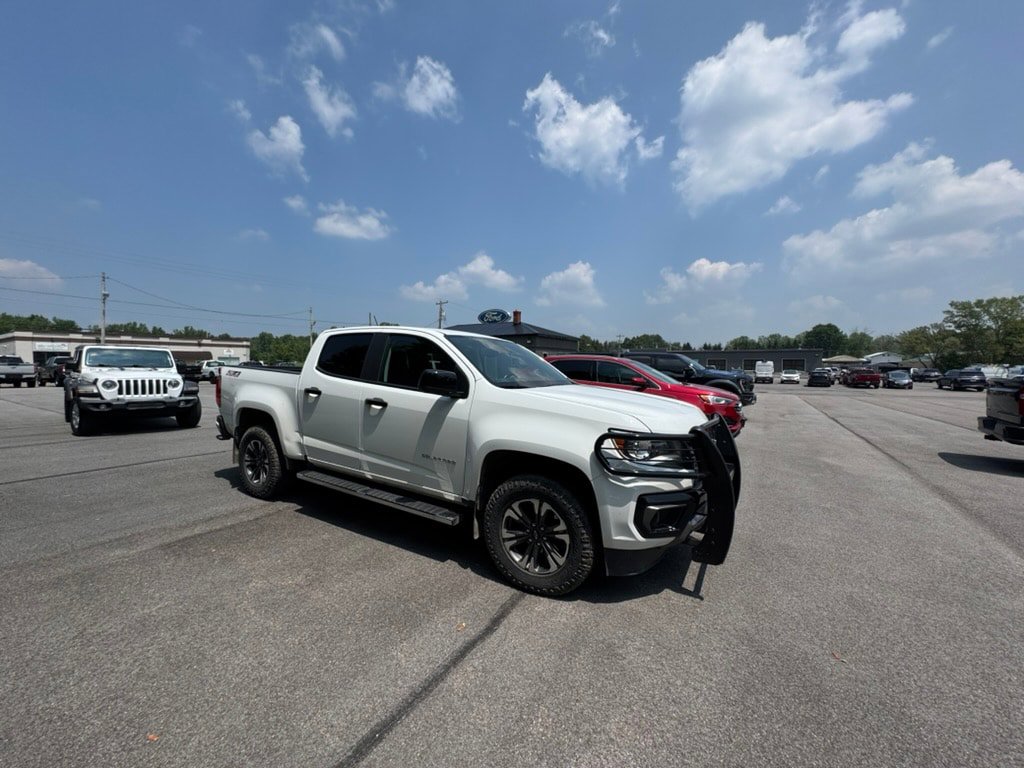 Used 2022 Chevrolet Colorado Z71 AWD/4WD image 3