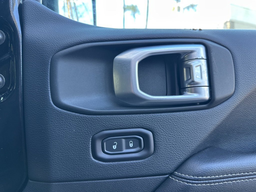 Used 2018 Jeep Wrangler Unlimited Sahara w/ LED Lighting Group image 36