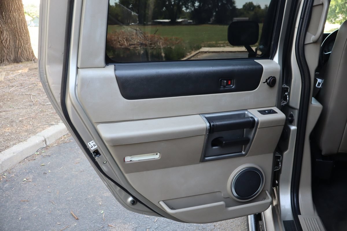 Used 2003 HUMMER H2 w/ Preferred Equipment Group AWD/4WD image 25