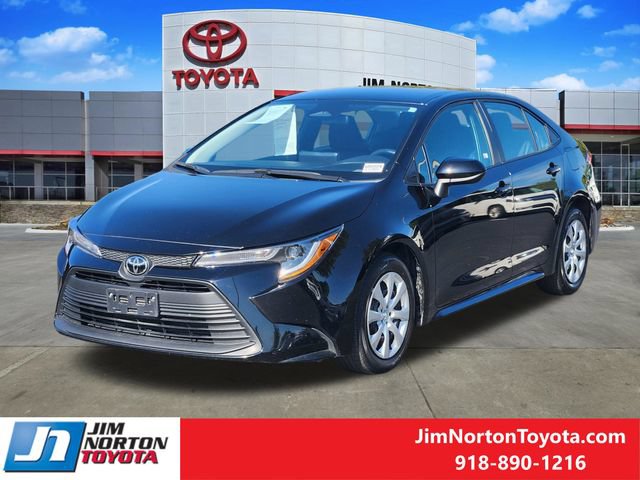 Used 2025 Toyota Corolla LE FWD image 3