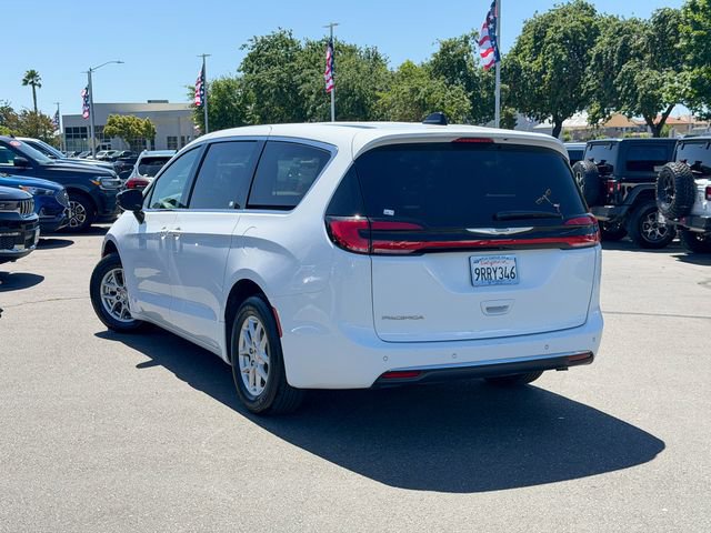 Used 2025 Chrysler Pacifica Select FWD image 9