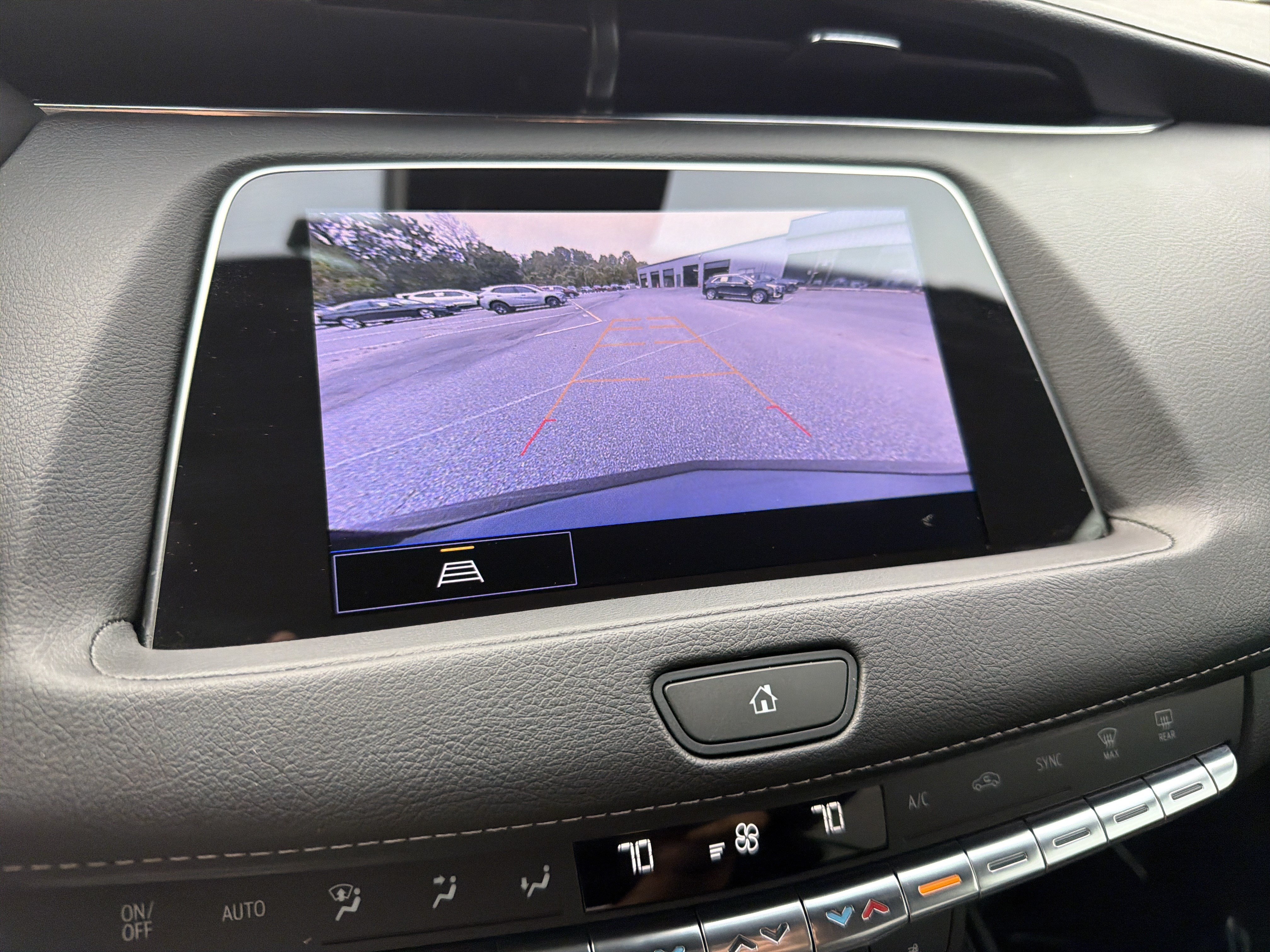 Used 2023 Cadillac XT4 Luxury w/ Cold Weather Package FWD image 25