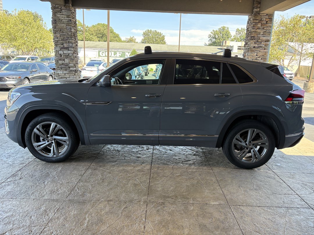 Used 2024 Volkswagen Atlas Cross Sport SEL R-Line AWD/4WD image 9