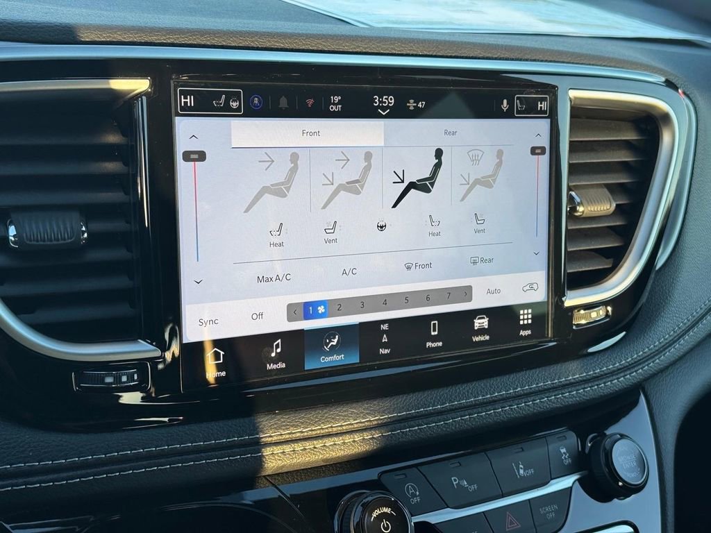 New 2026 Chrysler Pacifica Limited w/ Trailer Tow Group AWD/4WD image 23