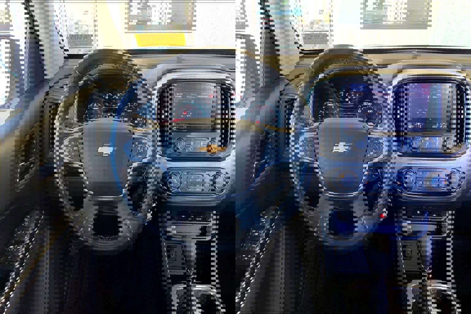 Used 2022 Chevrolet Colorado LT w/ Chrome Appearance Package image 5