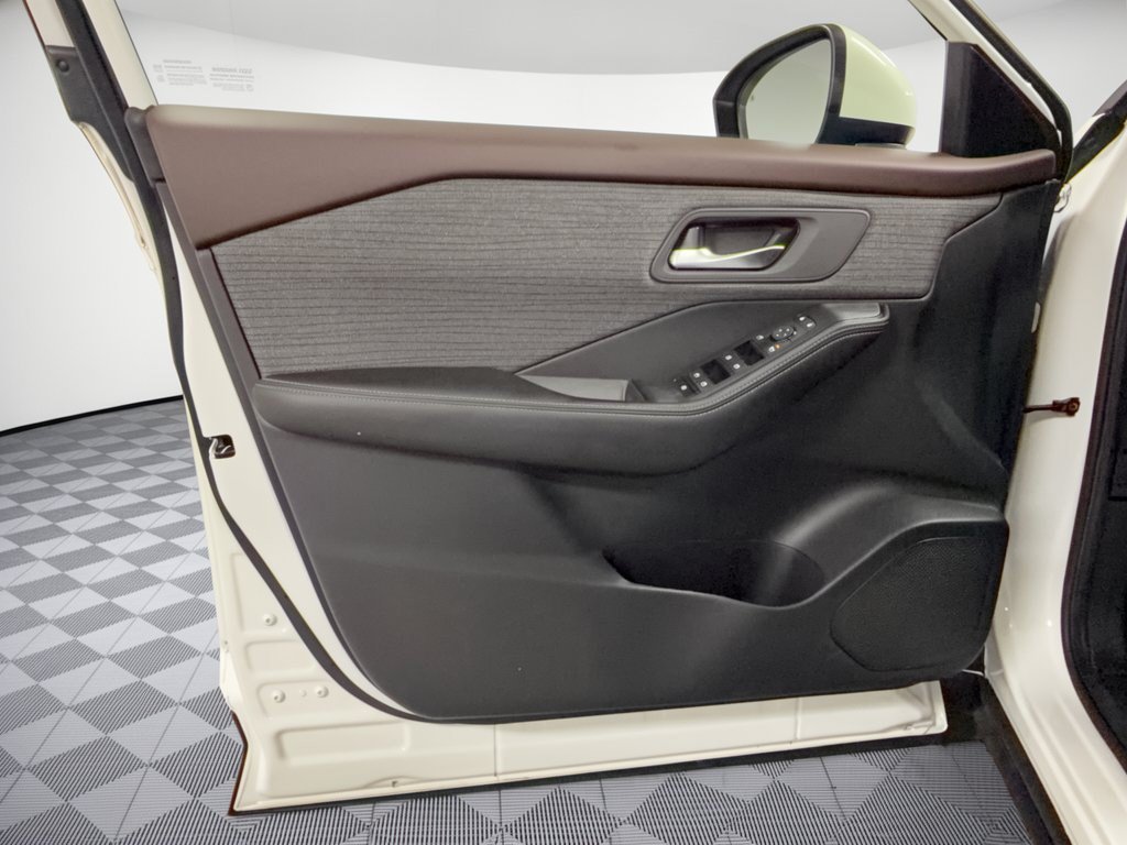 Used 2023 Nissan Rogue SV FWD image 14