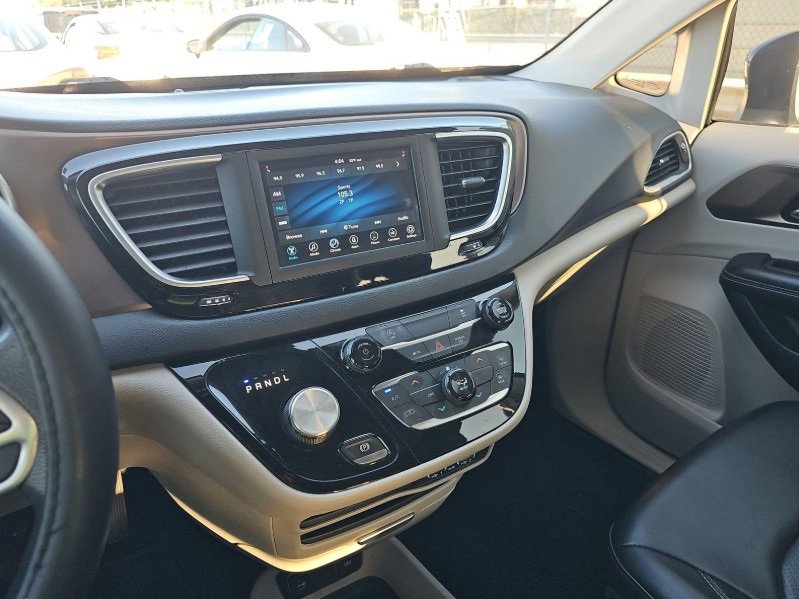 Used 2021 Chrysler Voyager Lxi image 26