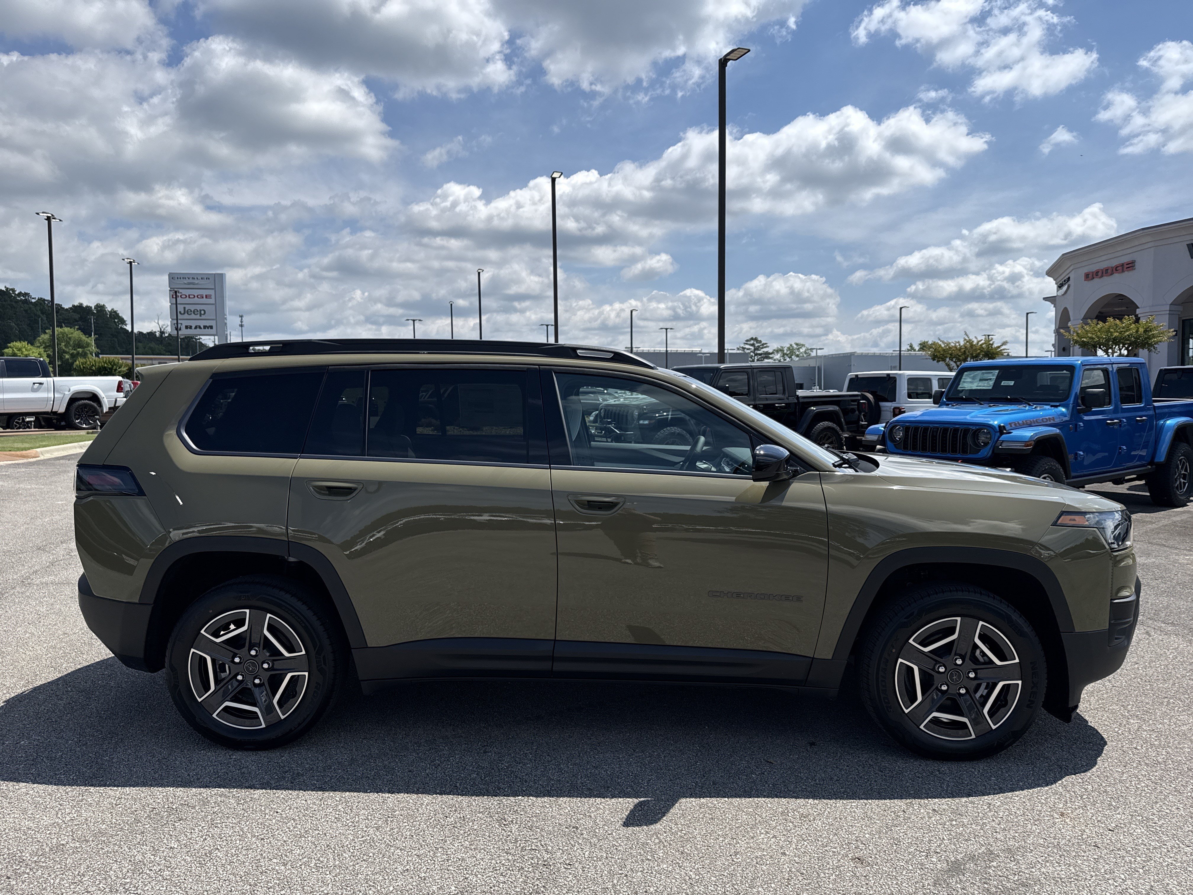 New 2026 Jeep Cherokee Laredo AWD/4WD image 8