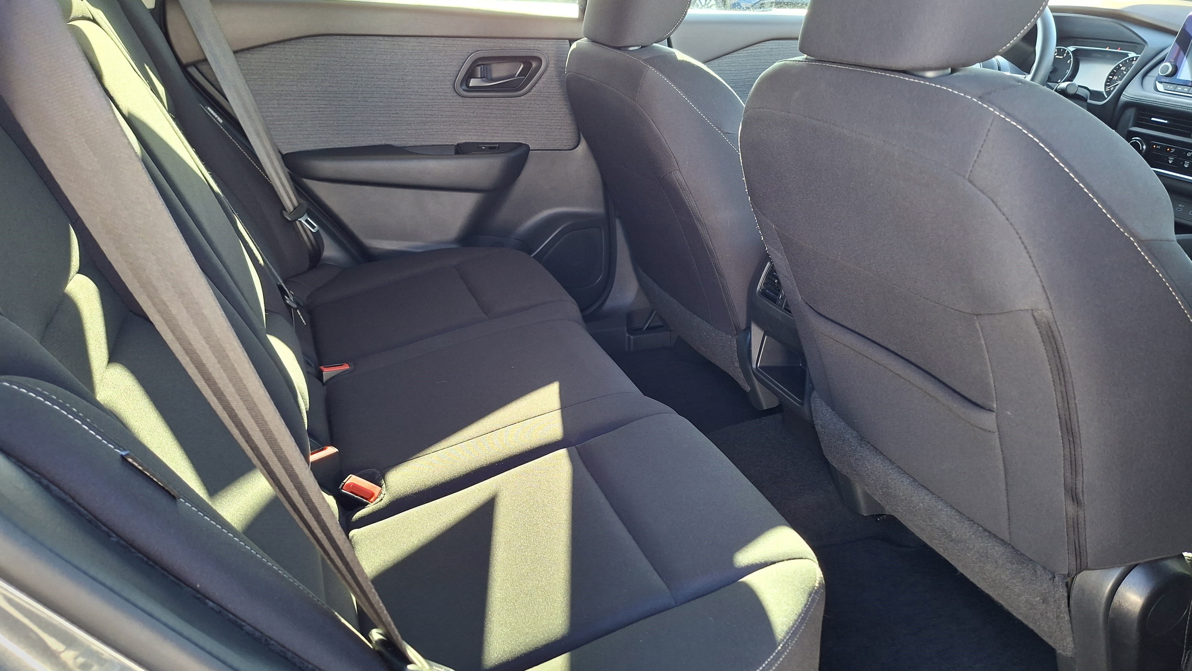 Used 2023 Nissan Rogue S image 22