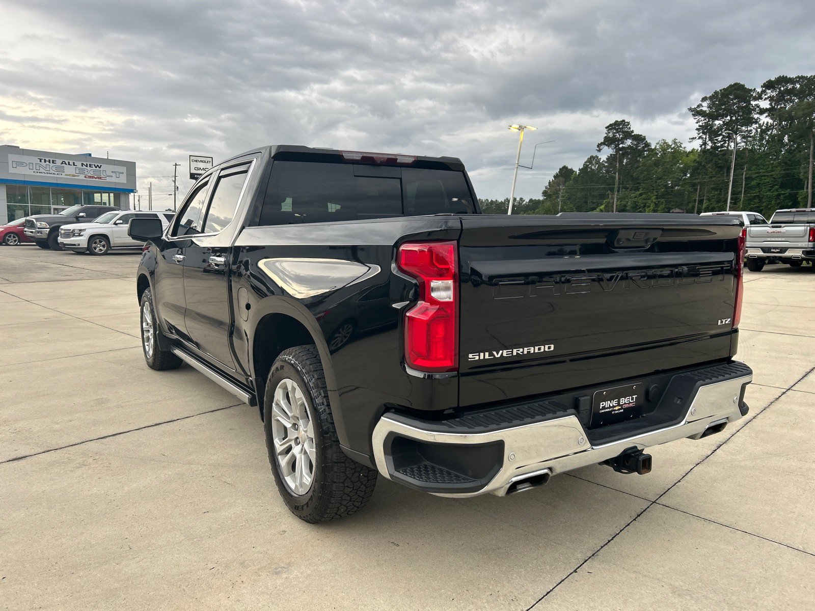 Used 2024 Chevrolet Silverado 1500 LTZ w/ Technology Package AWD/4WD image 4
