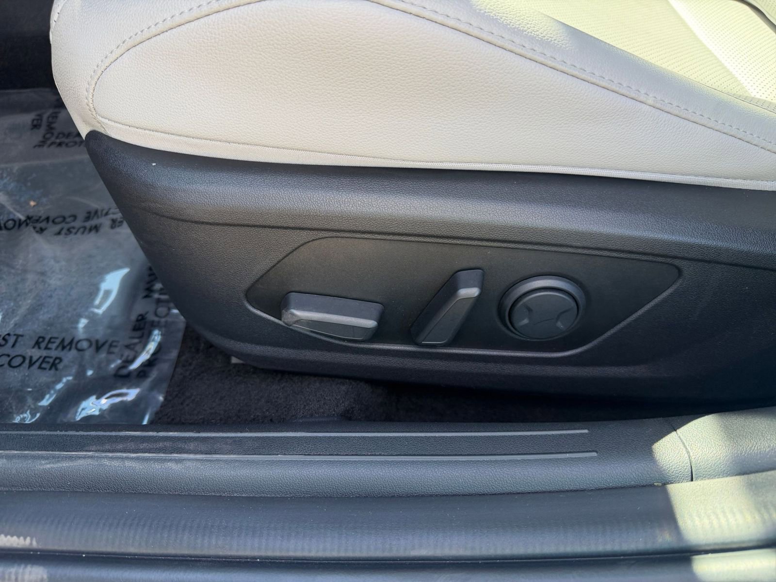 Used 2025 Hyundai Elantra Limited FWD image 23