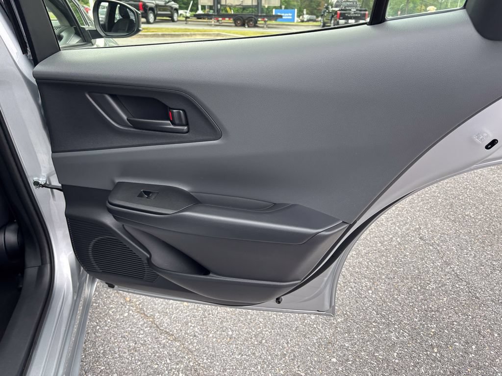 Used 2025 Toyota Prius LE AWD/4WD image 40