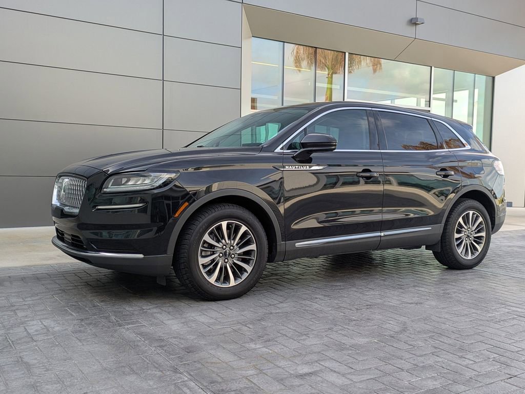 Used 2022 Lincoln Nautilus AWD w/ Premium Package image 2