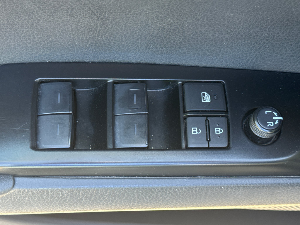 Used 2025 Toyota Camry SE FWD image 14
