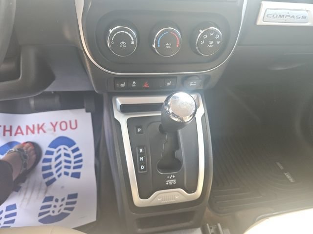 Used 2017 Jeep Compass Latitude FWD image 14
