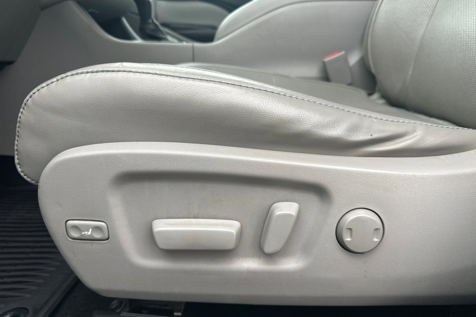 Used 2016 Toyota Highlander Limited image 12