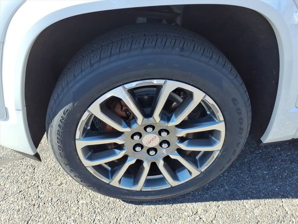 Used 2023 GMC Acadia Denali w/ Denali Technology Package image 10