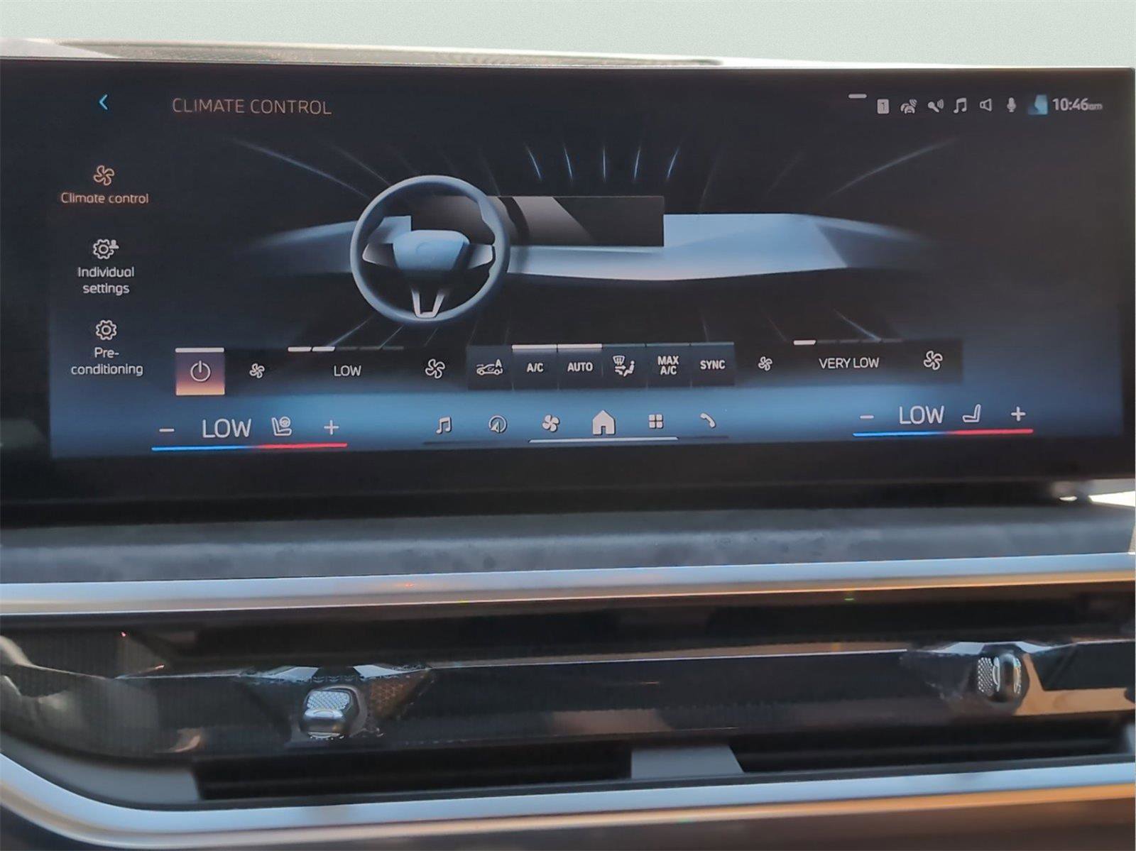 Used 2025 BMW X7 xDrive40i w/ Executive Package image 22