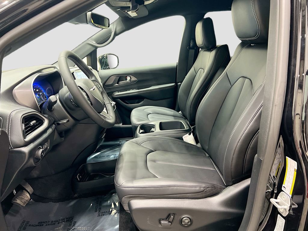 New 2026 Chrysler Pacifica Select image 10