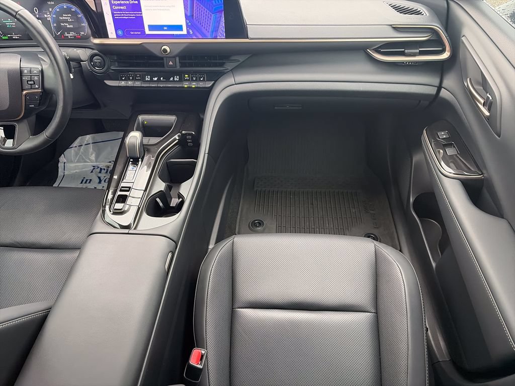 Used 2025 Toyota Crown AWD/4WD image 16