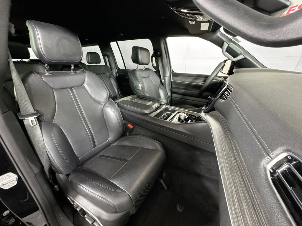 Used 2024 Jeep Wagoneer L Series II w/ Flexible Seating Group RWD image 30