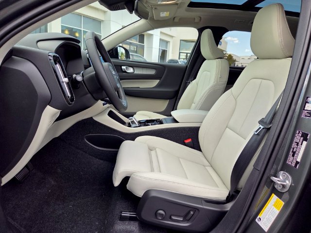 New 2026 Volvo XC40 B5 Plus w/ Protection Package Premier AWD/4WD image 7