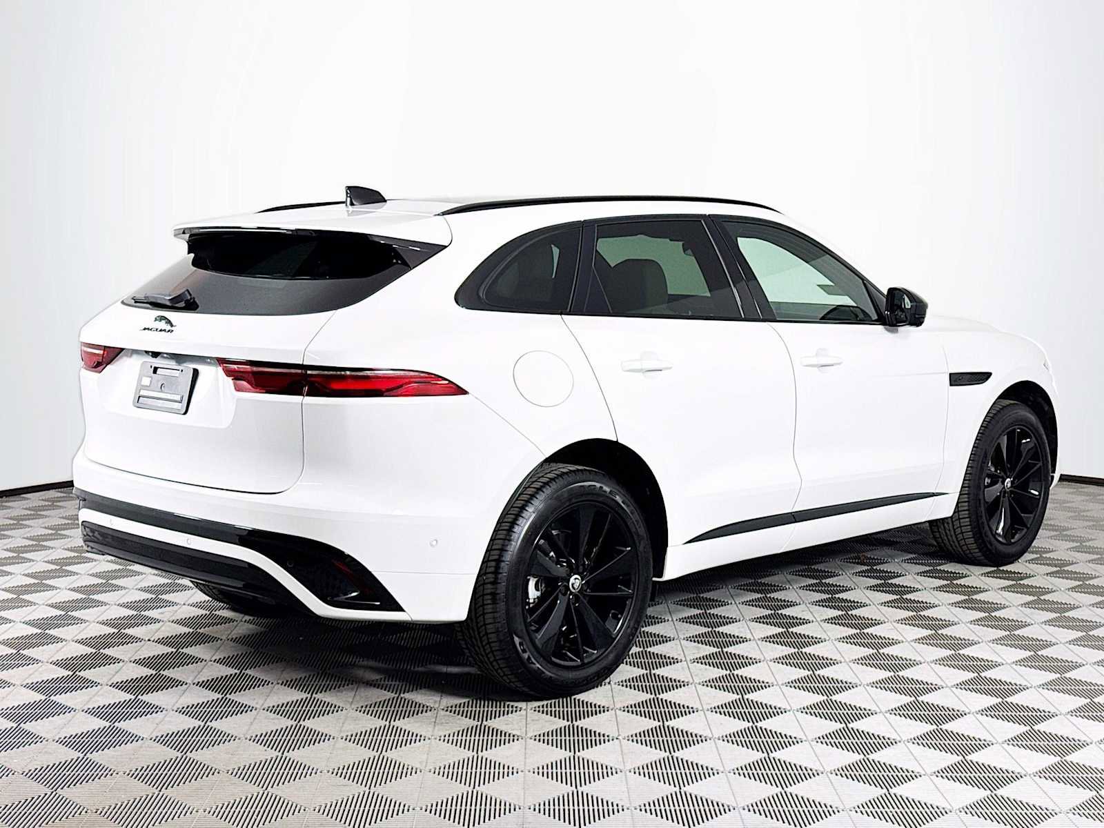 New 2025 Jaguar F-PACE R-Dynamic S image 4