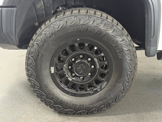 Used 2025 GMC Sierra 2500 AT4X w/ AT4X AEV Edition image 10