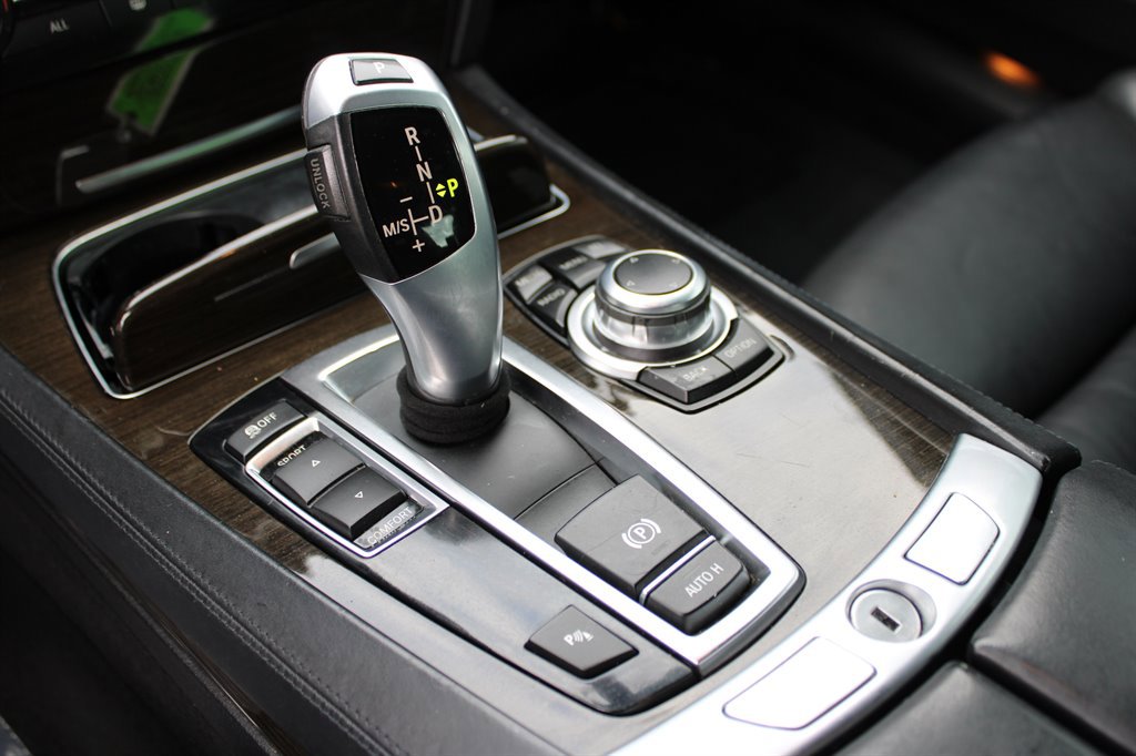 Used 2013 BMW 750i RWD image 26