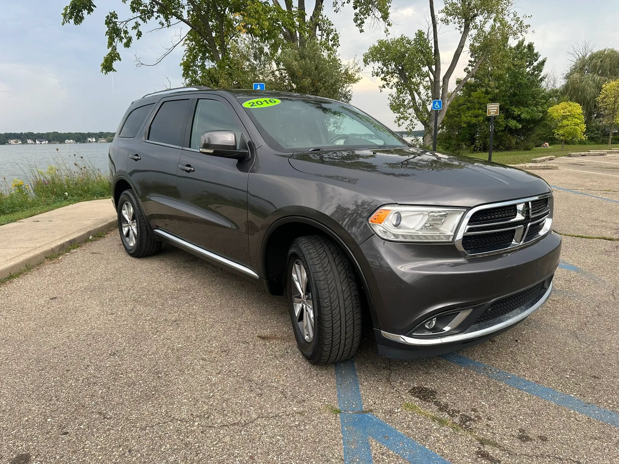 Used 2016 Dodge Durango Limited w/ Nav & Power Liftgate Group AWD/4WD image 3