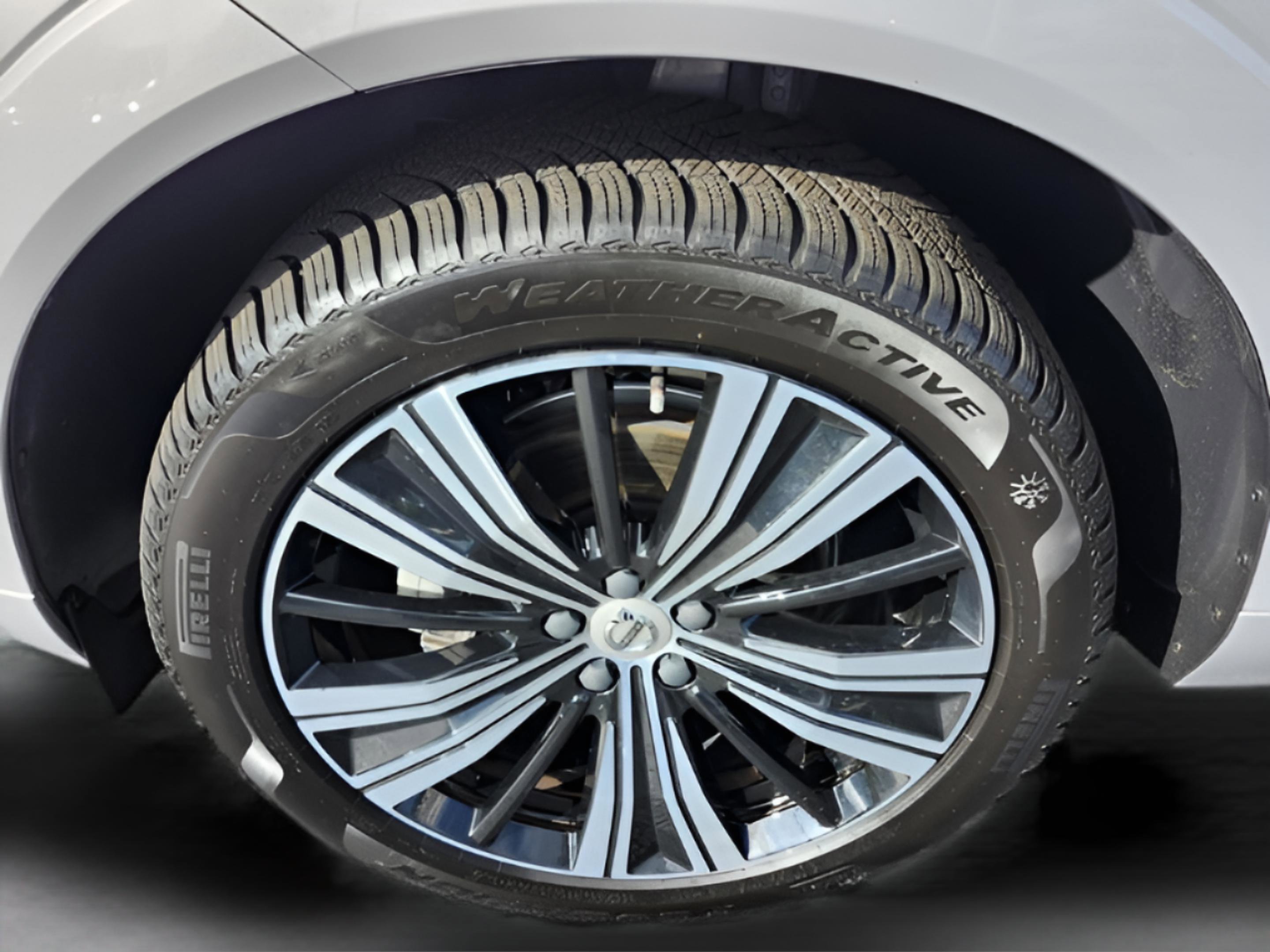 Used 2022 Volvo XC60 B5 Inscription w/ Advanced Package image 38