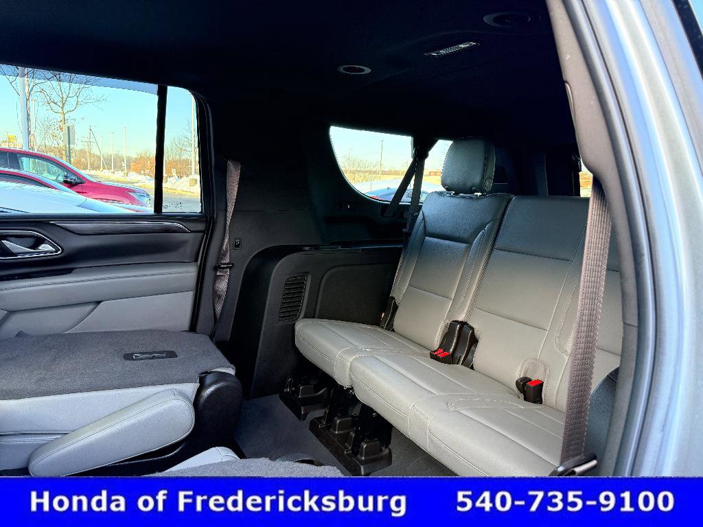 Used 2022 Chevrolet Suburban LT w/ Luxury Package image 39